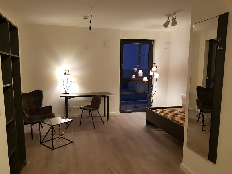 Großzügige 1-Zimmer Wohnung in Wedding - nur Studenten, Azubis o. Praktikanten — photo 1